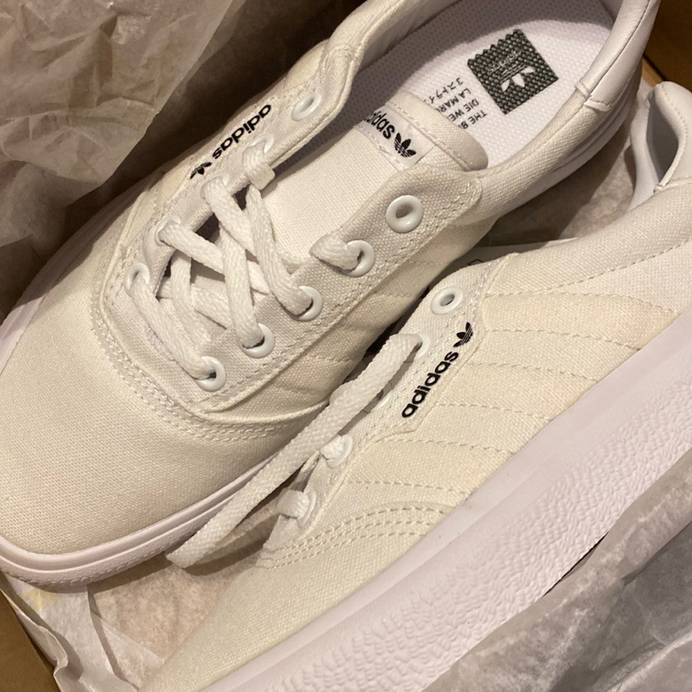 Adidas white skateboard shoes. Size 6 men.